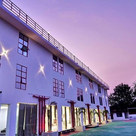 Oyo Townhouse 779 Gods County Hotel ธาราพิธ ภายนอก รูปภาพ